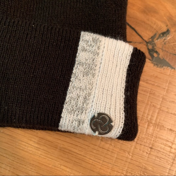 Pair of NWT Zella Women's Reflective Athletic Hats - Picture 4 of 10